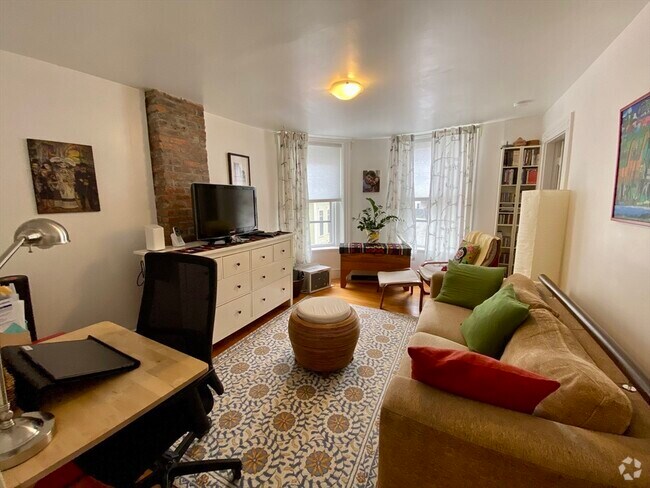 Building Photo - 17 Perry St Unit 2 Rental