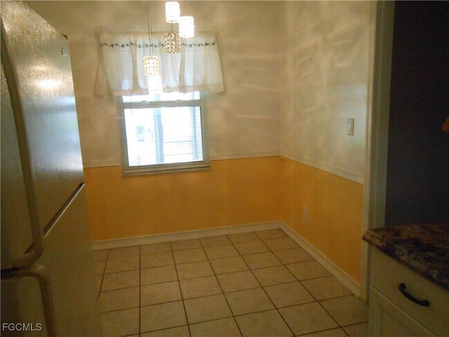 Photo - 1406 Alwynne Dr S