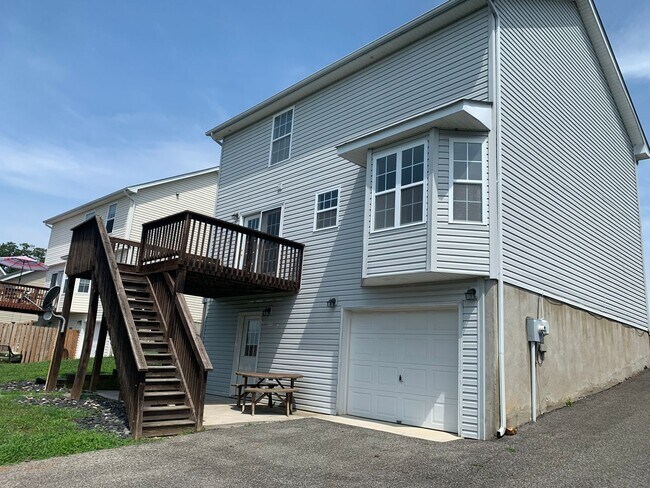 Photo - 1111 New Village Dr NW