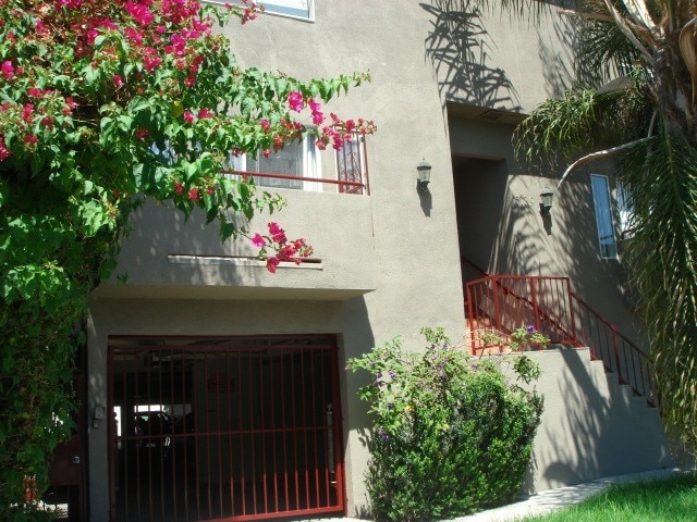 Photo - 6139 Fountain Ave