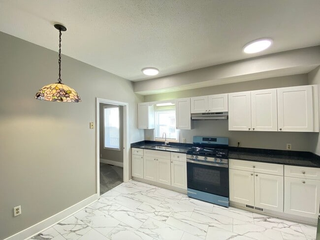 Building Photo - 7 Commercial St Unit A