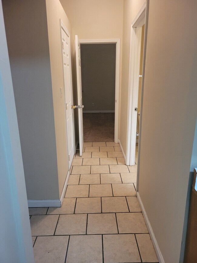 Photo - 705 S Poplar St