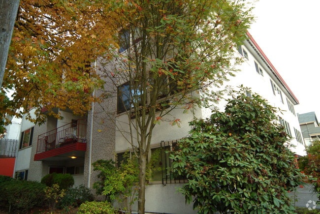 Building Photo - 1808 E Thomas St Rental