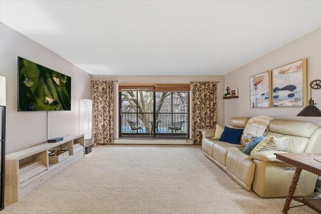 Building Photo - 10451 Greenbrier Rd Unit 217