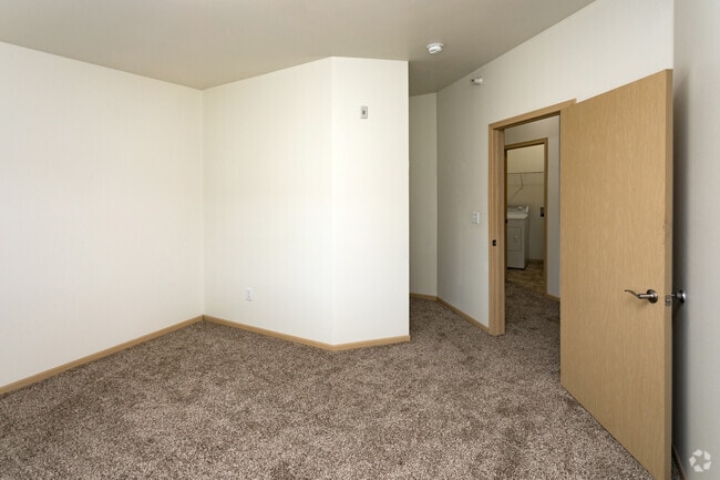 1BR, 1BA - 800 - 975SF