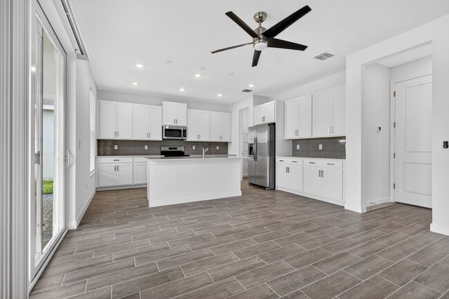 Photo - 1891 Marigold Trl NW