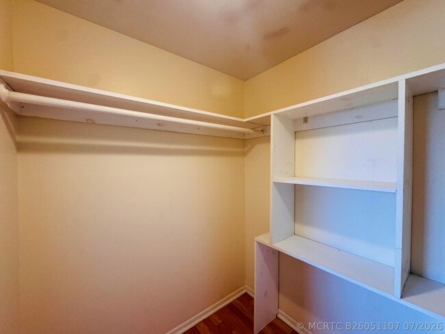 Building Photo - 8025 S Colony Cir Unit 203