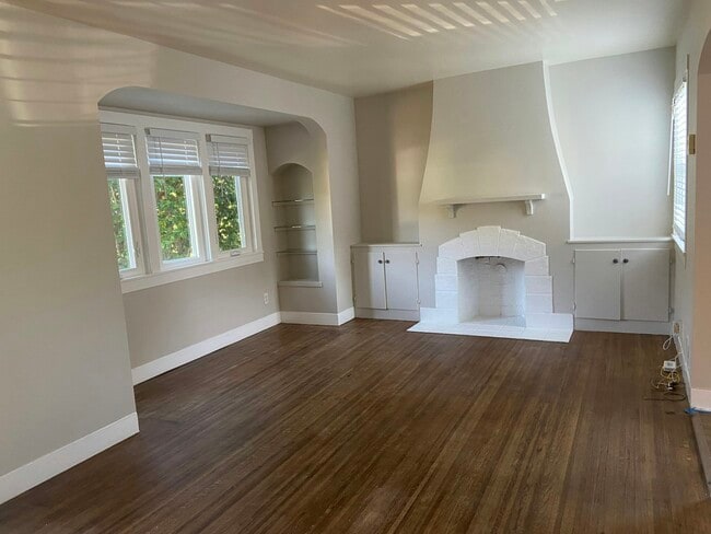 Photo - 7949 Earl St