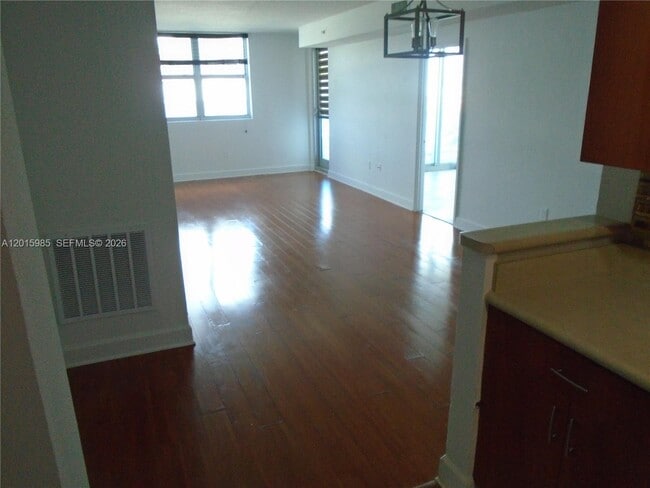 Photo - 7501 E Treasure Dr Unidad 2N