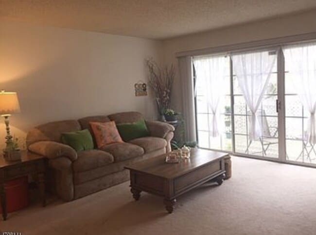 Building Photo - 59 Lindsey Ct