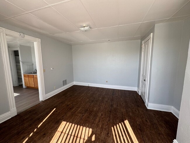 Photo - Small Affordable Downtown Davenport Studio Unit Apt #7
