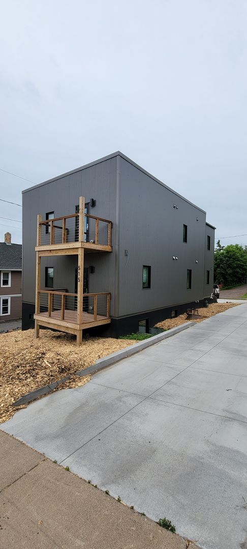 Building Photo - AVAILABLE  May 1st - Newly Updated 1 Bed 1 Bath! Unit 515 N Lake Avenue  1