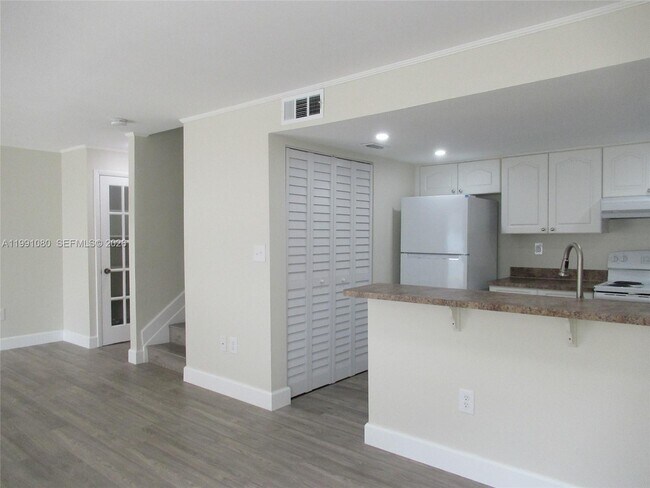 Photo - 6825 SW 45th Ln Unidad 12