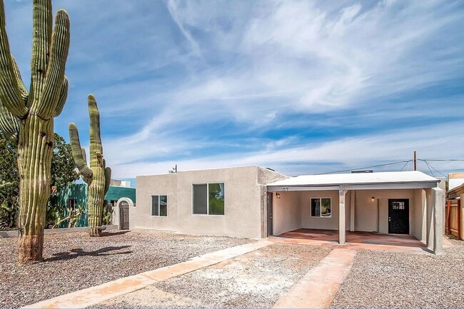 Photo - 1017 E West Cir Dr