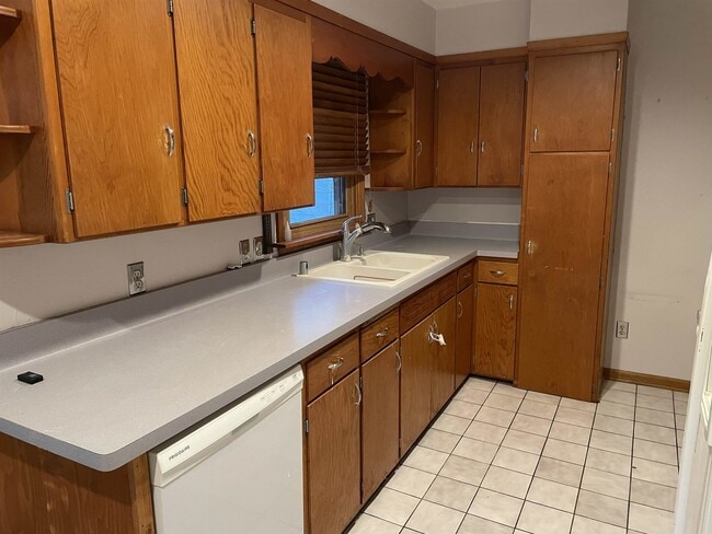 Photo - 1740 Park St