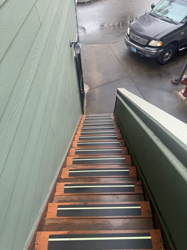 Photo - 1 NE Fairview Ave