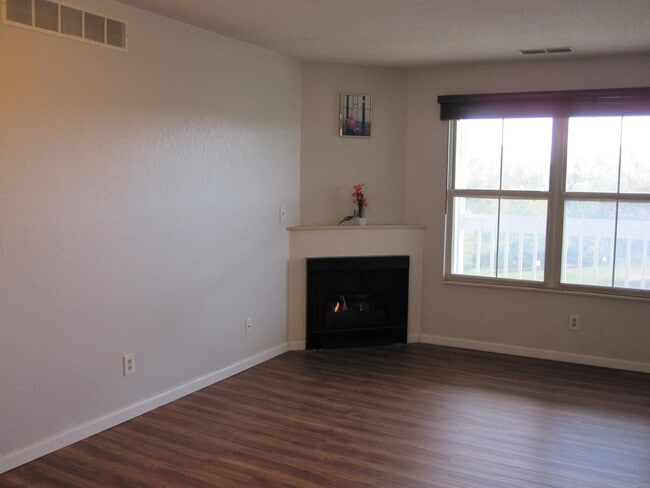 Photo - 123 Fieldcrest St