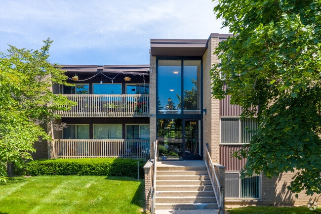 Photo - River Drive Apartments