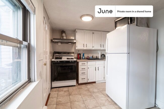 Photo - Room in Shared 5 bed/2 bath home Unit E