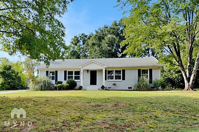 Building Photo - 547 Whitethorn Dr