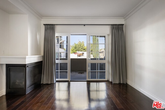 851 N San Vicente Blvd Unit 102