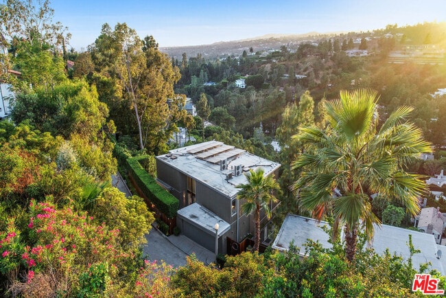 9416 Beverlycrest Dr