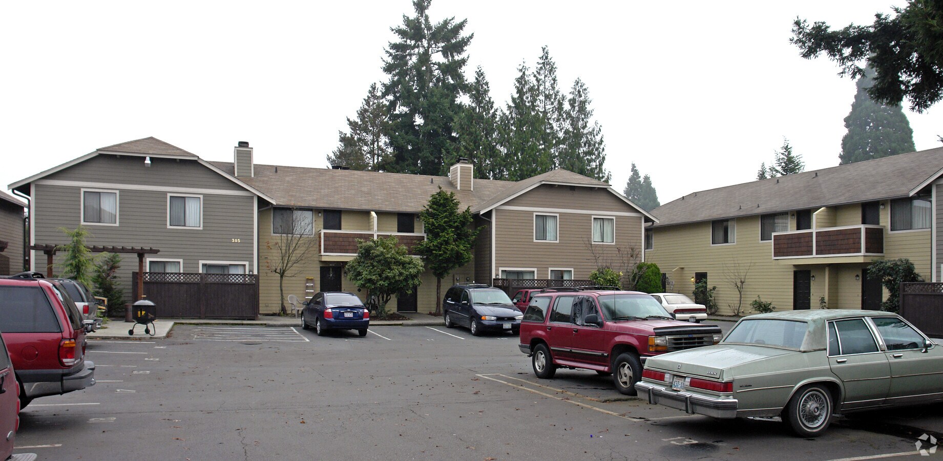 Redwood Village Townhouses - Redwood Village Townhouses