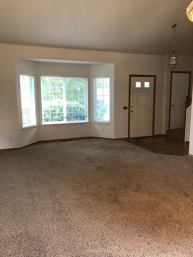 Photo - 20290 SW Midline St