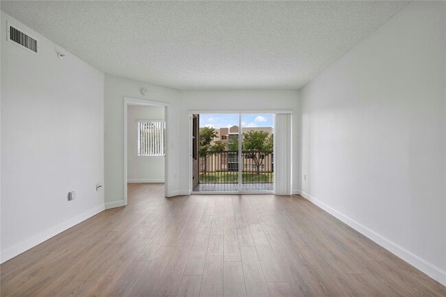 Photo - 9537 Weldon Cir Unit i309