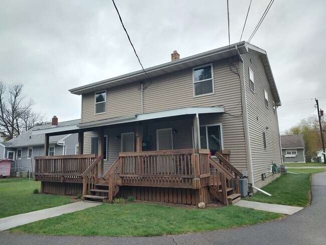 Back view of deck - 719 Moreland Ave