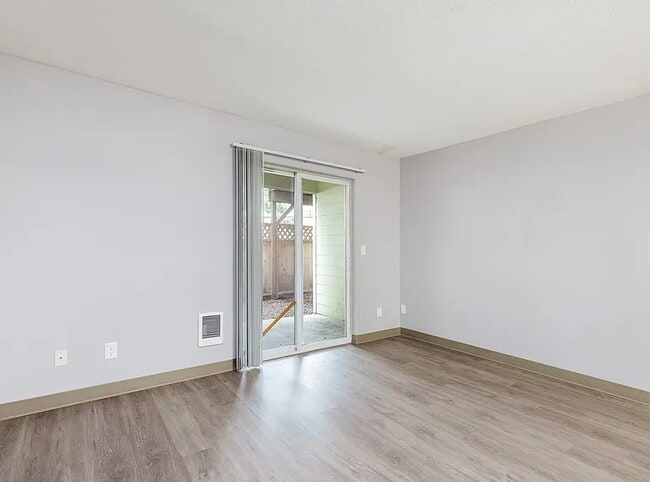 Photo - Foxstar Apartments