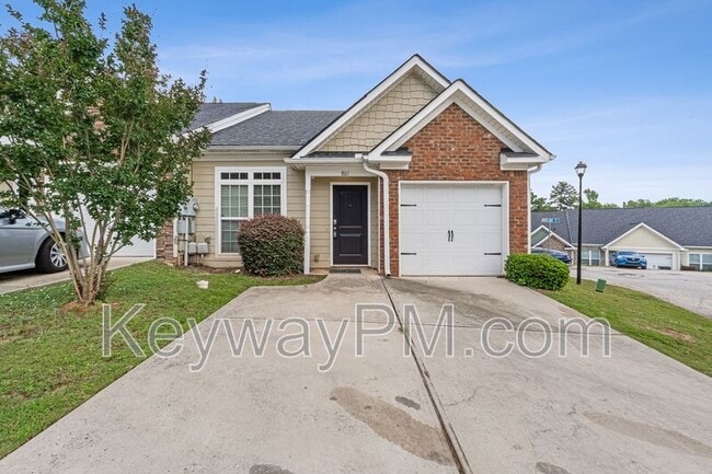 Building Photo - 801 Trailside Ct