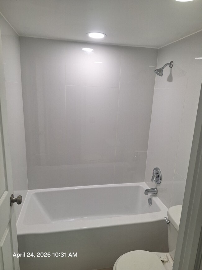 Building Photo - 10500 SW 108th Ave Unit B111