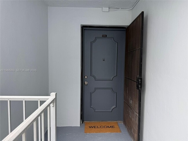 Building Photo - 9431 Live Oak Pl Unit 306