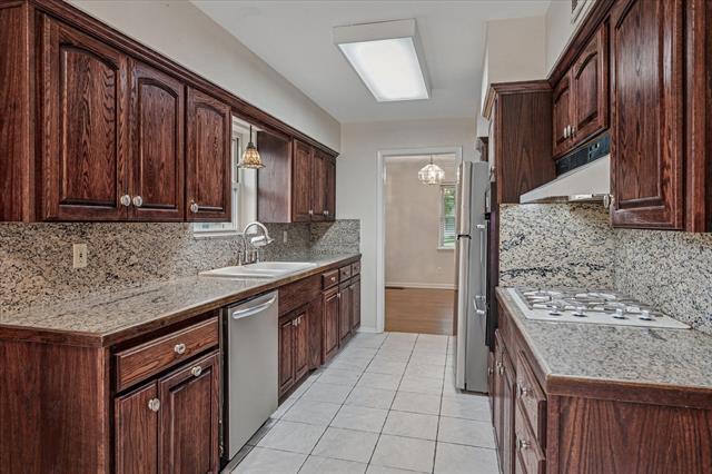 1725 Mapleton Dr