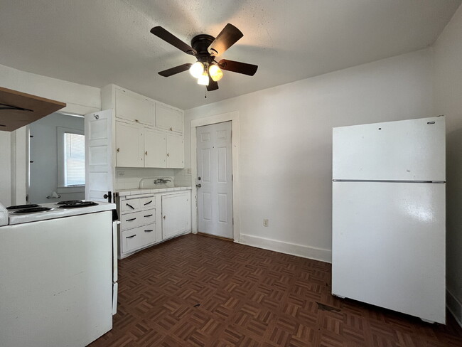 Photo - 1 Bedroom Apartment for Lease!!