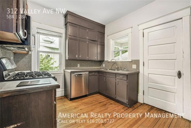 Photo - 312 Valley Ave NW