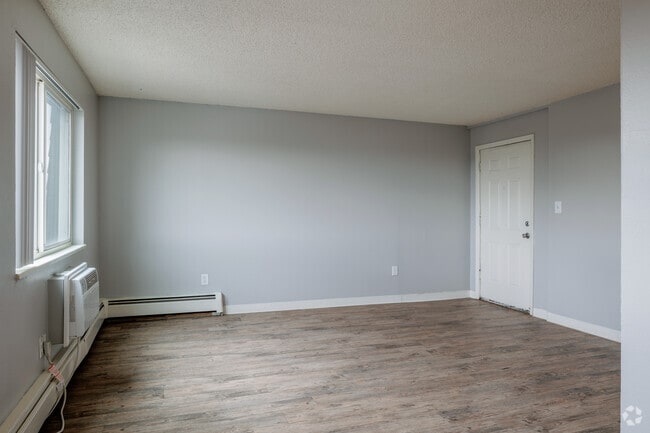 1BR, 1BA - 700SF - Living Room