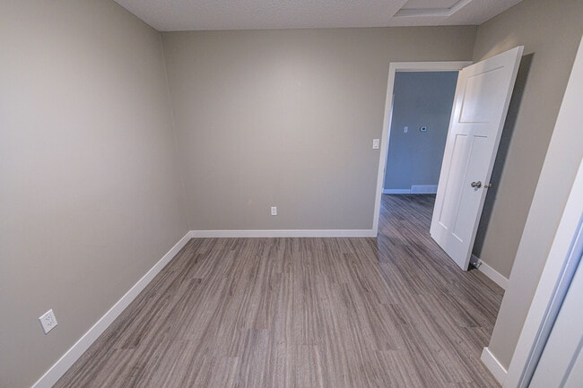 Photo - 9319-93109 109 Ave