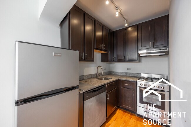 Building Photo - 4737 N Hermitage Ave Unit 409