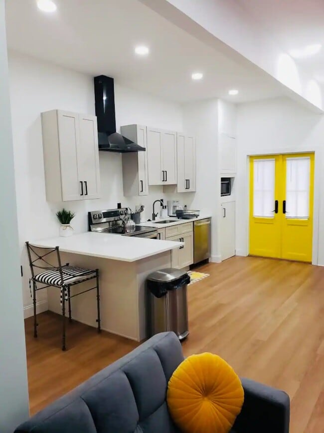 Photo - 1000 Longley Ave NW