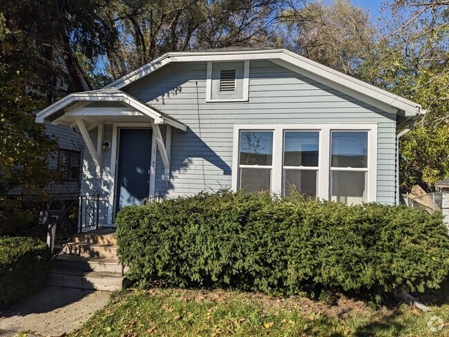 Building Photo - Three Bedroom House in Kalamazoo