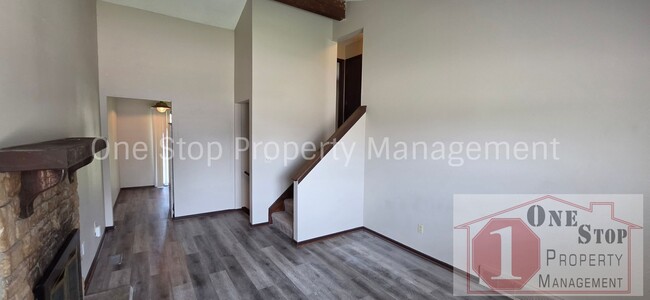 1300 E 152nd Terrace