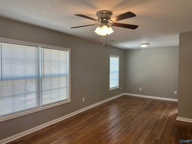 Photo - 3111 Hale Dr SW