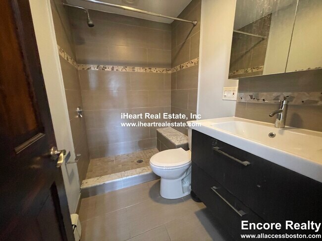 Photo - 474 E 7th St Unit 1