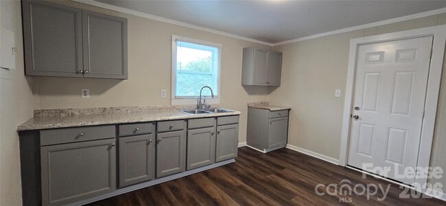 Photo - 732 Taylor St