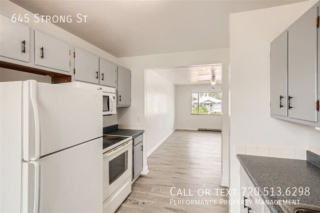 Photo - 645 Strong St