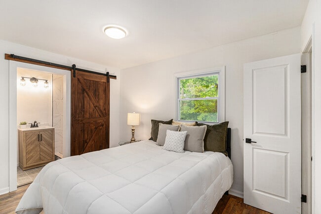 Photo - 3181 Pennington Cir SW