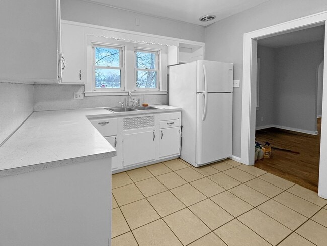 Photo - 857 Lyon St NE