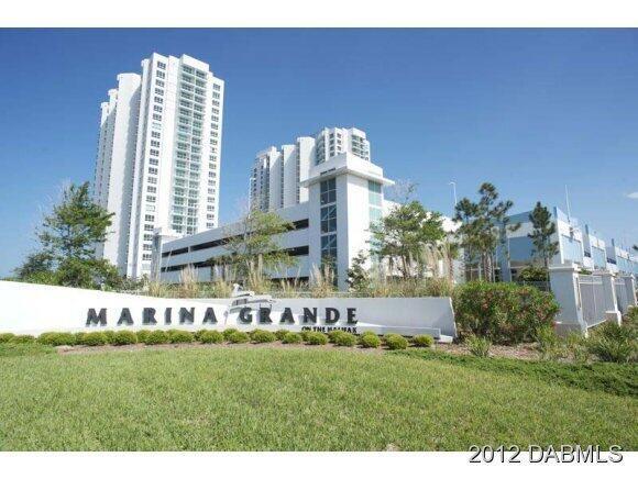 Building Photo - 241 Riverside Dr Unit 905